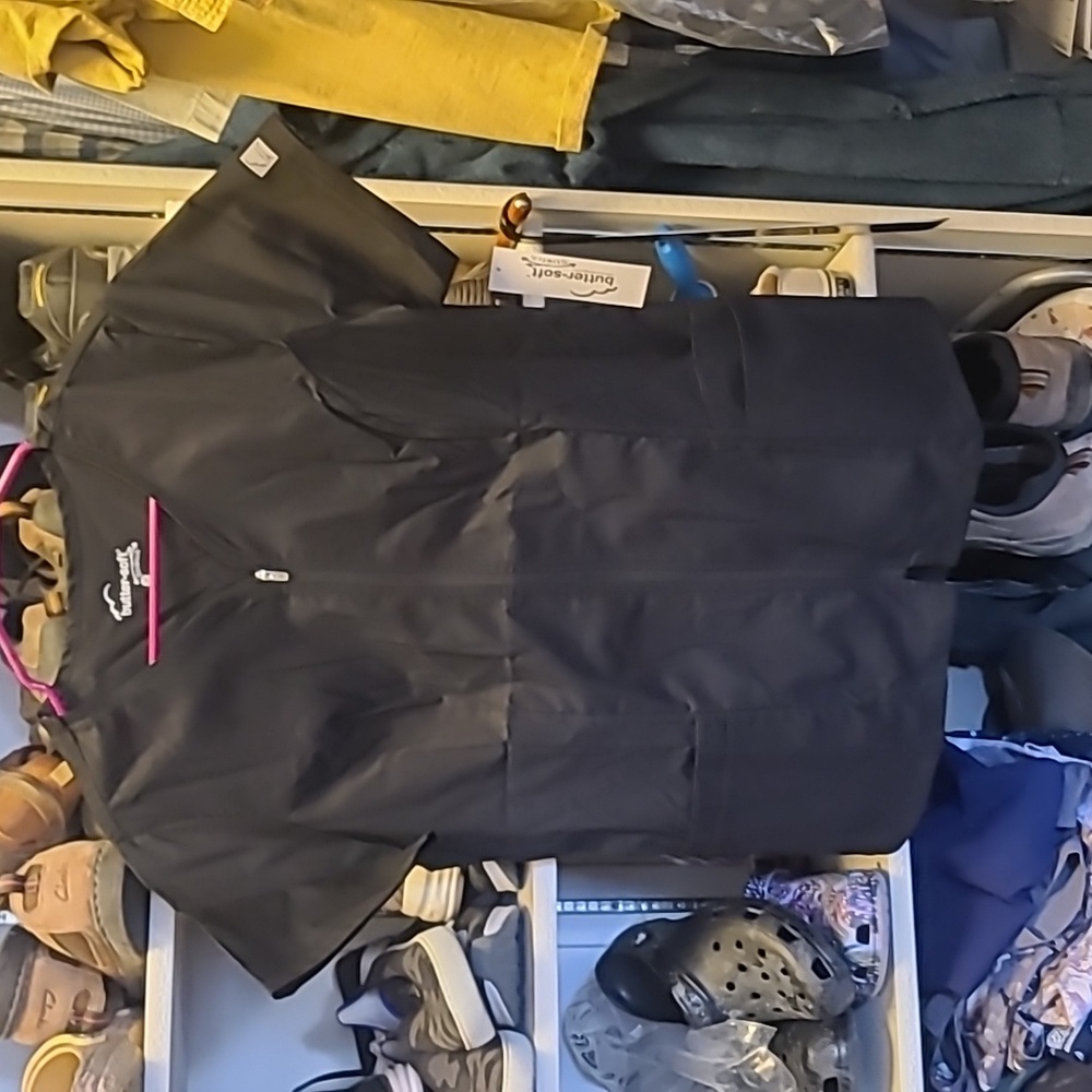 New black Uniform Advantage zip up scrub top size medium